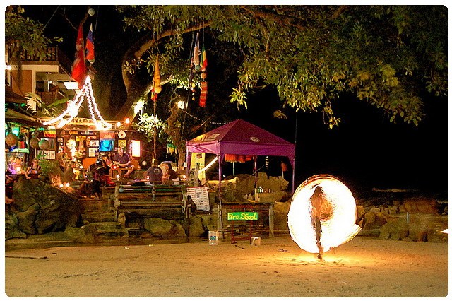 Ночная жизнь на пляже Ката (Kata Beach)